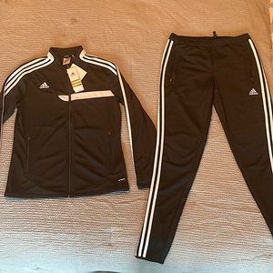 Adidas medium/small women’s black performance tracksuit